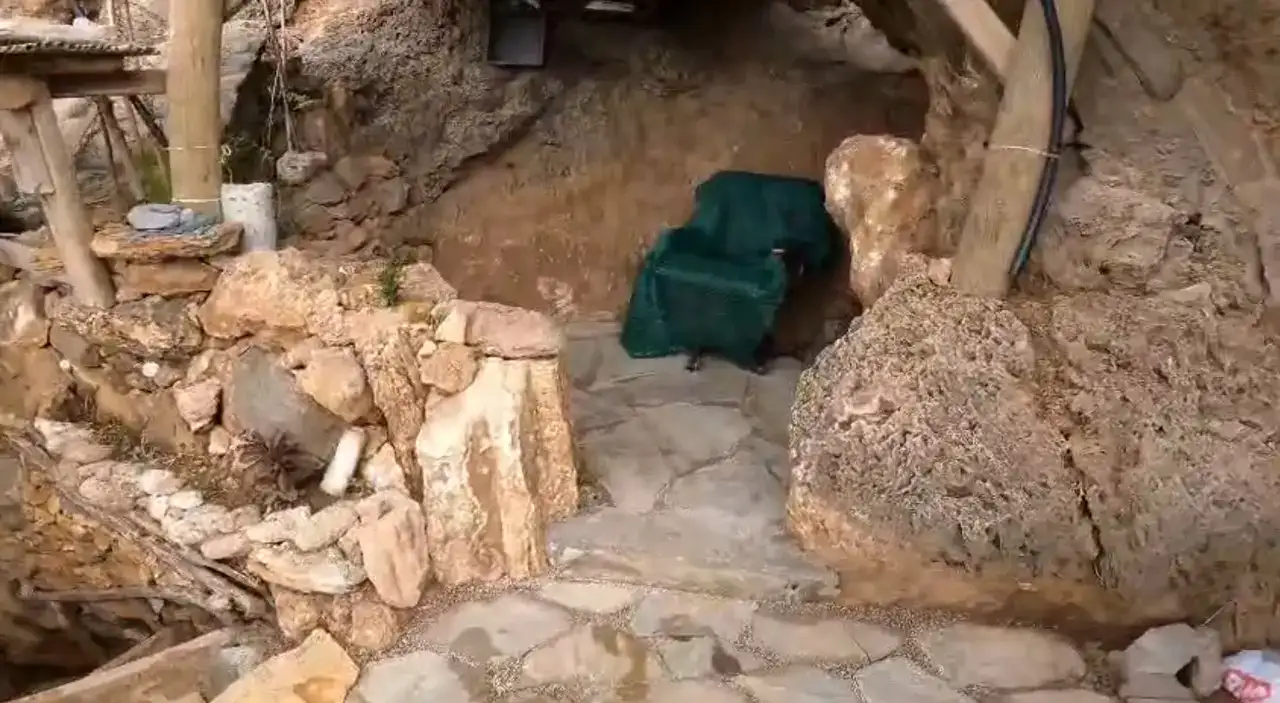 Doğal Mirasa Beton Döküp Duş ve Güvenlik Kamerası Kurdular 7